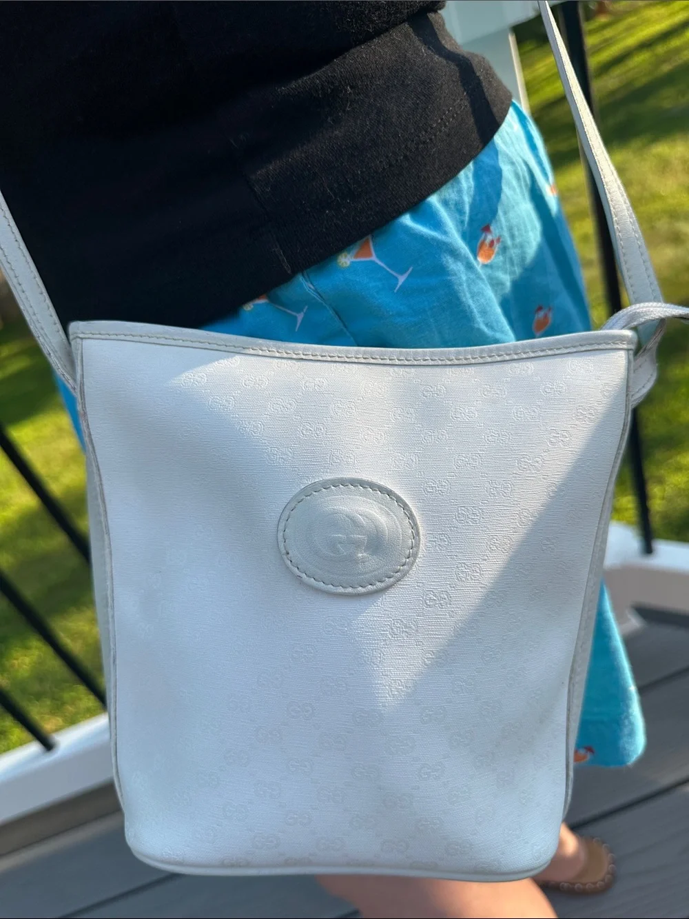 Gucci White Crossbody Bucket Bag